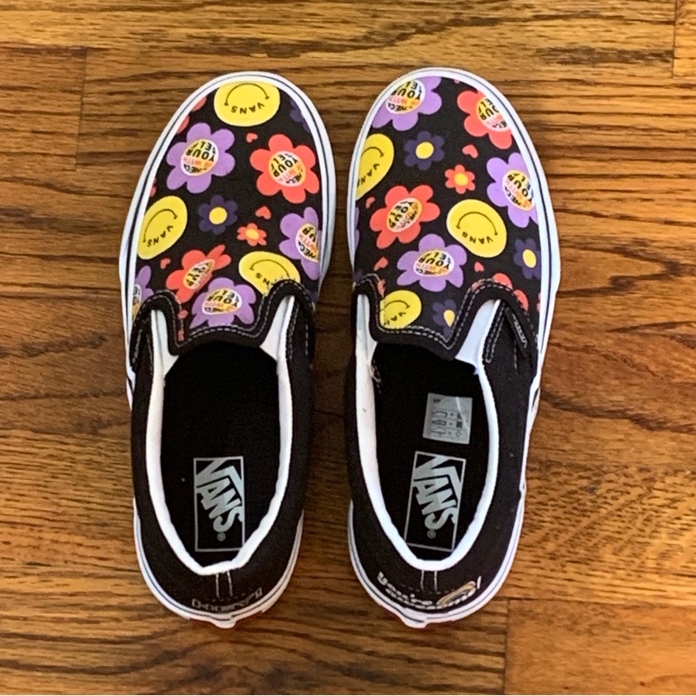 Vans Classic SlipOn Radically Happy Skate Shoe Sneaker Unisex NWT
Boys Kids Teen - Picture 9 of 16